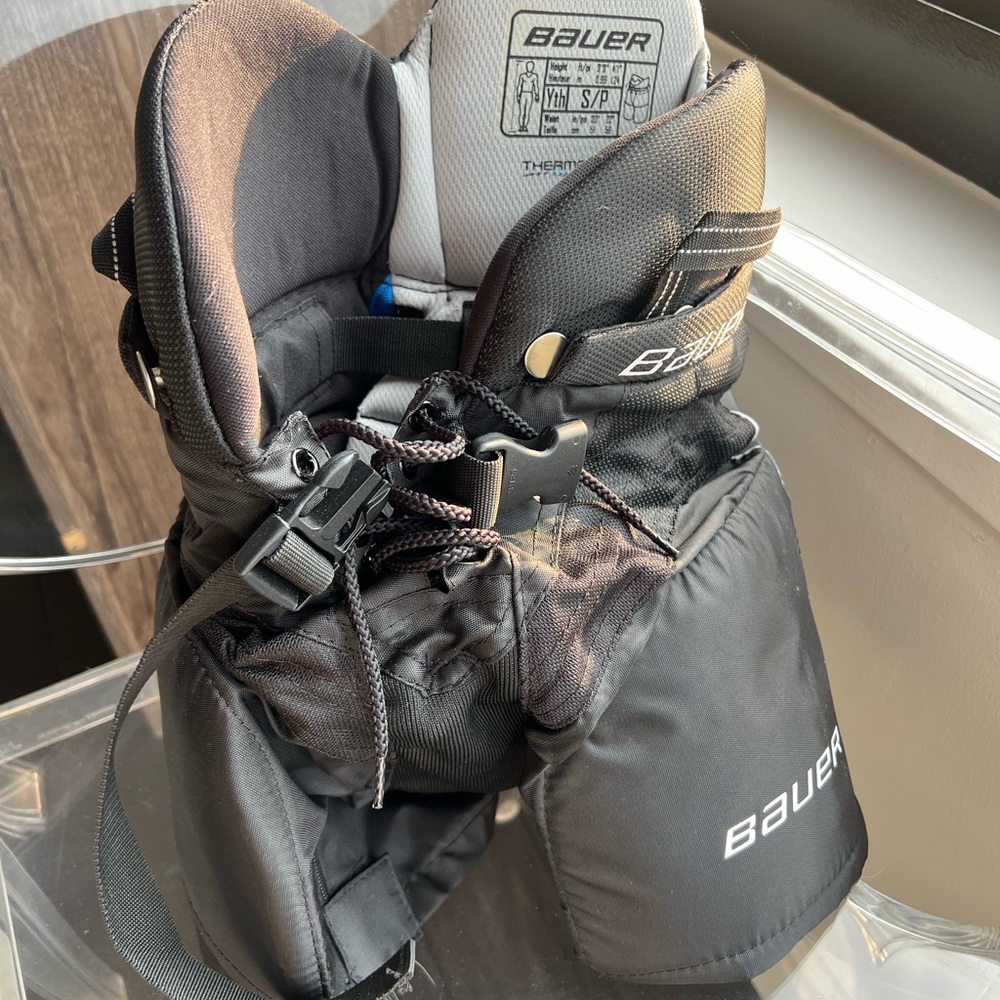 Bauer YOUTH SMALL Hockey Pants Pads